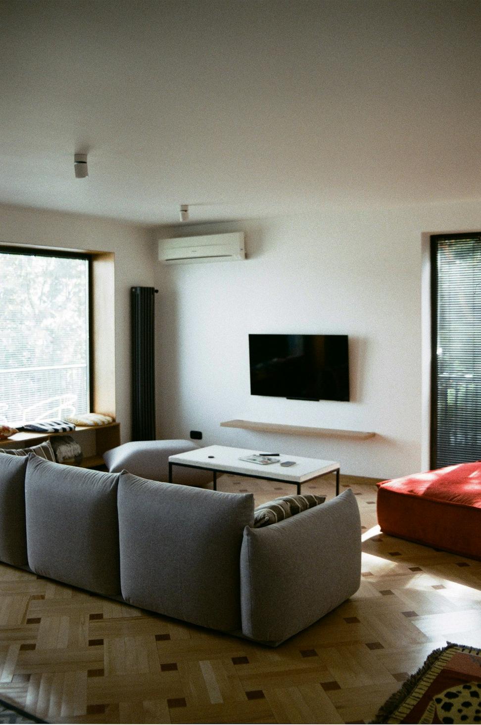 Riverdale Family Residence
